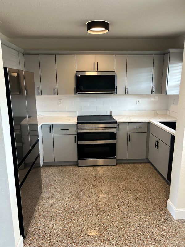 Foto del edificio - 735 42nd Ave NE