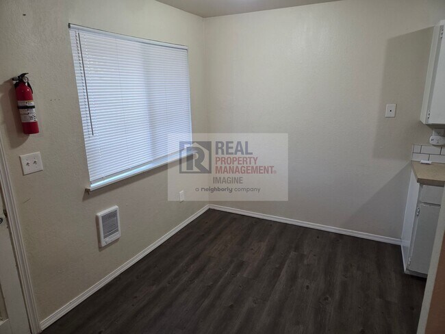 Foto del edificio - Charming 1 Bedroom In Quiet Neighborhood!