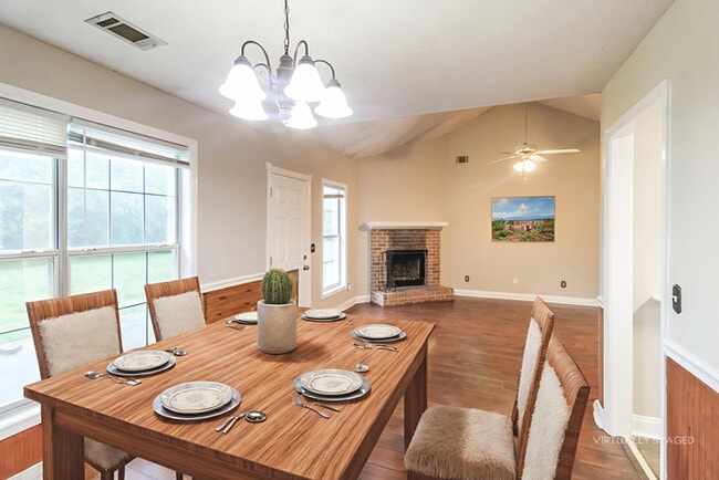 Foto del edificio - 1332 Crestview Rd