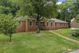 Building Photo - 820 Tannahill Dr SE
