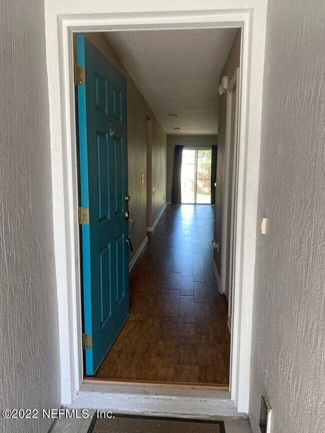 Building Photo - 196 Brookfall Dr