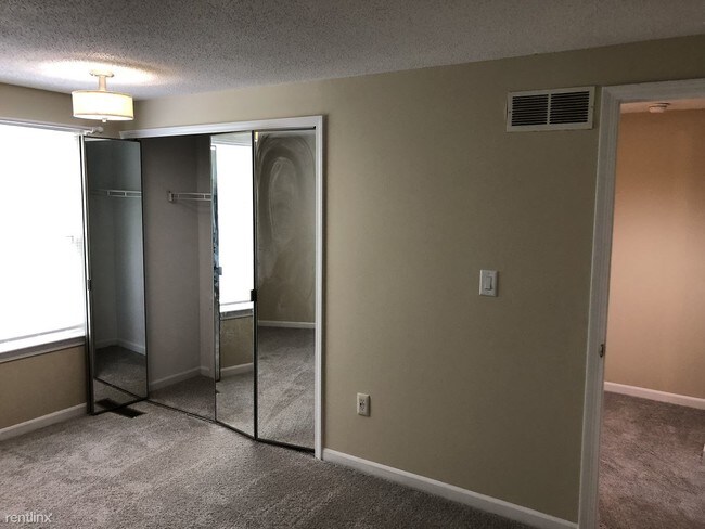 Building Photo - 2 br, 1 bath Condo - 6264 Beechfield Dr