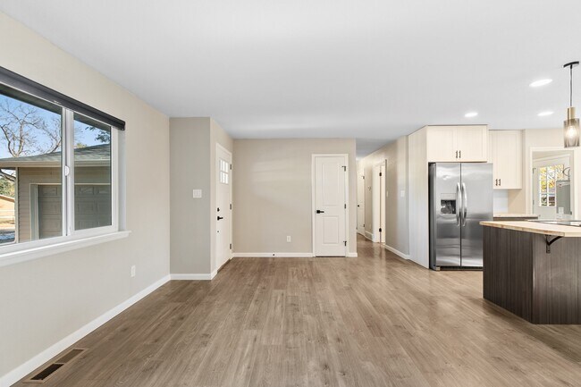 Building Photo - 3119 Greenwood Cir