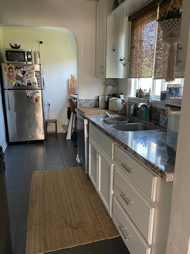 Cocina - 1215 S Ridgeley Dr