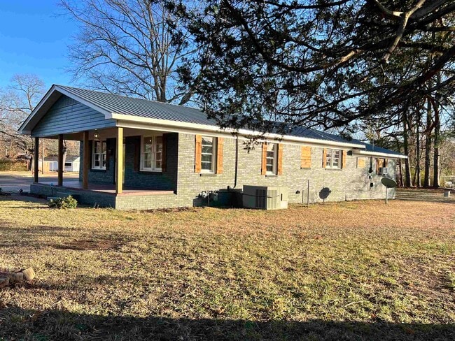Building Photo - 410 Pinhook Dr