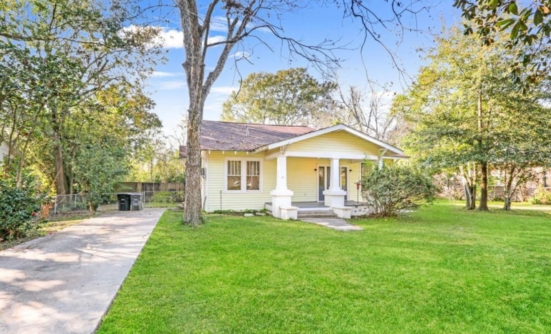 Primary Photo - 352 East Dr
