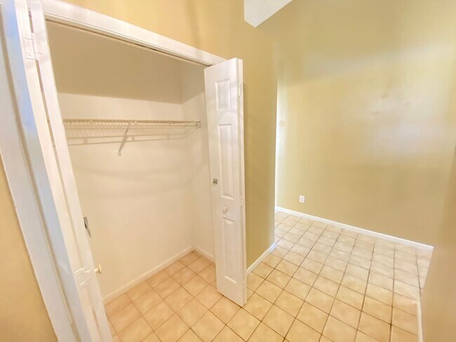 Foto del edificio - Spacious 3-Bedroom Home with Private Pool ...