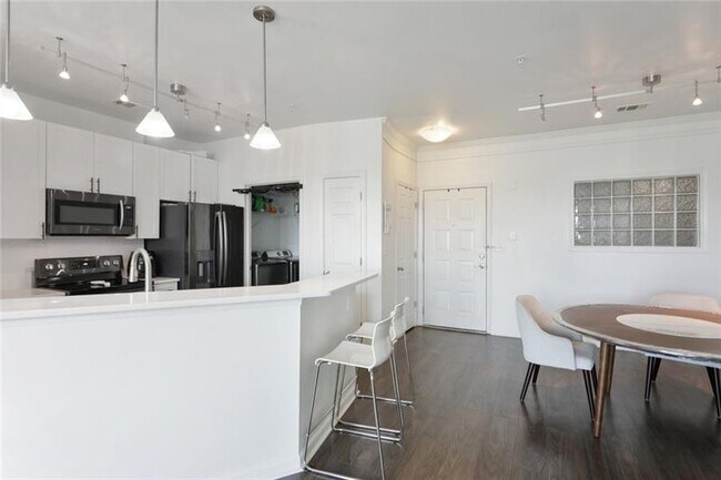 Building Photo - 400 17th St NW