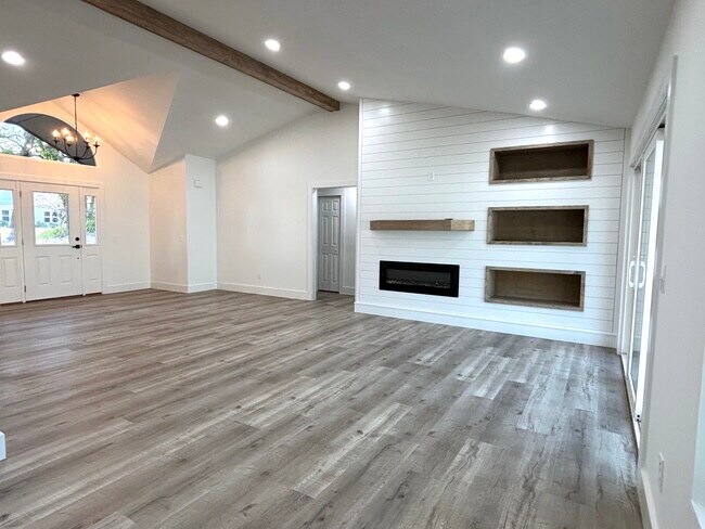 Building Photo - 2695 Ocean Dr