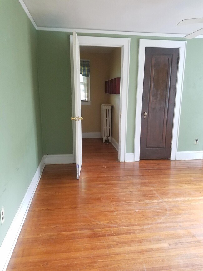 Building Photo - 107 Wildwood Ave