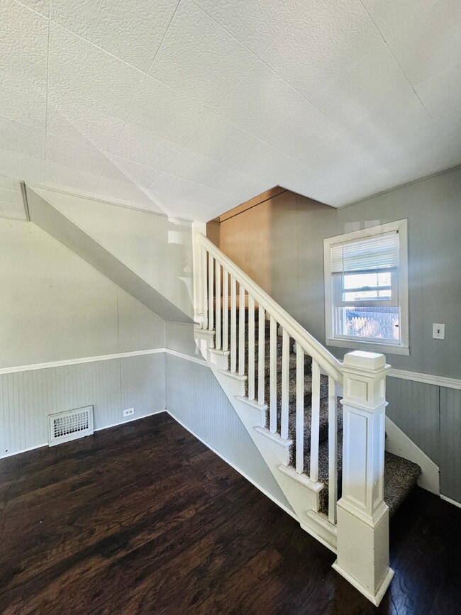 Foto del edificio - 3-Bedroom Rental Home Just Steps from Downtown! $1650/Month