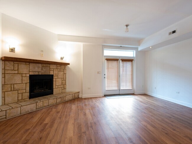 Building Photo - 6531 S Woodlawn Ave