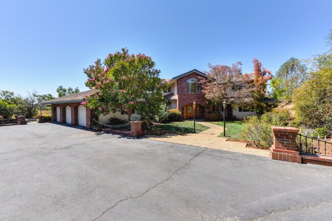 Building Photo - 13359 Amador Rd