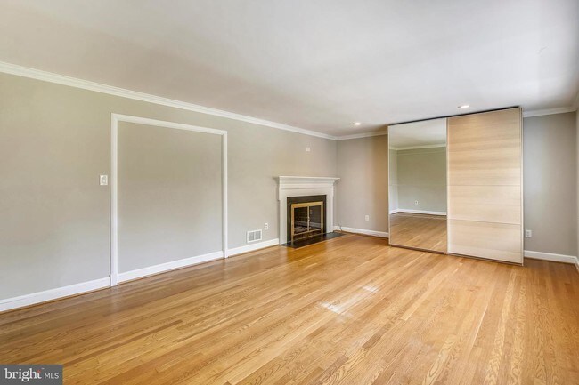 Foto del edificio - 12727 River Rd