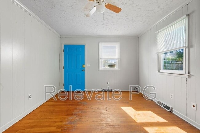 Building Photo - 319 Britton St