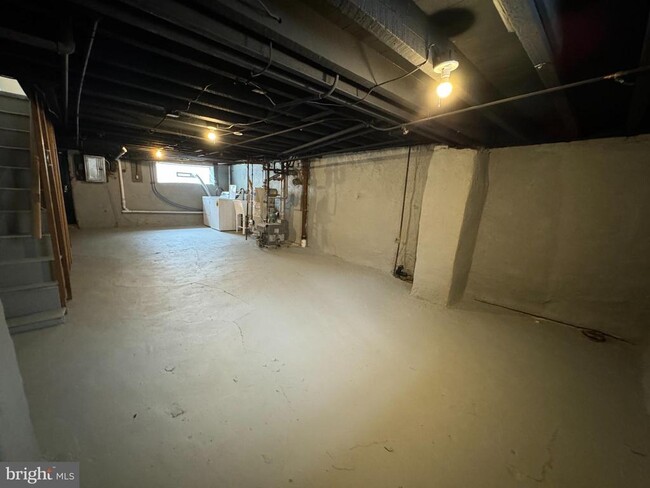 Building Photo - 1608 S 28th St