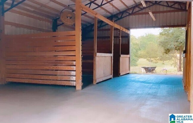 Foto del edificio - 12839 Davis Creek Rd