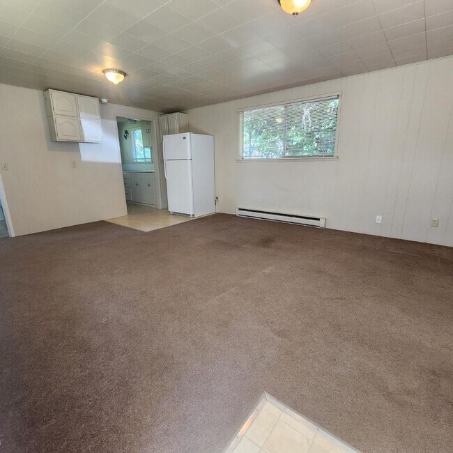 Building Photo - 1260 Pottery Ave
