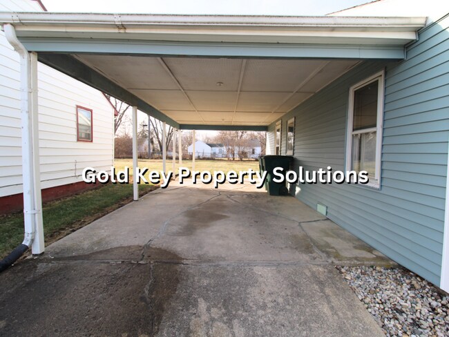 Foto del edificio - MUNCIE 2 BR 1 BA House with Carport and Large Yard (NO SECTION 8)