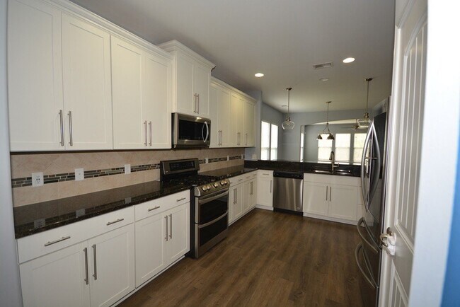 Foto del edificio - "Luxurious 5-Bed in, Pooler!"