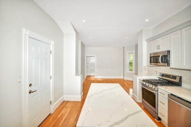Building Photo - 20 Thornley St