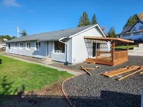 Building Photo - 2732 Maple St