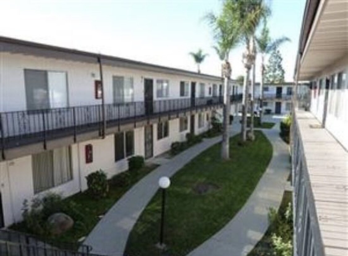 Foto principal - 5500 Ackerfield Ave