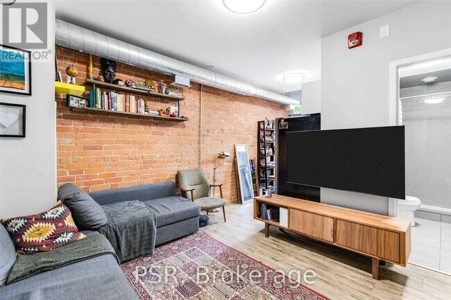 Photo du bâtiment - 2870 Dundas St W