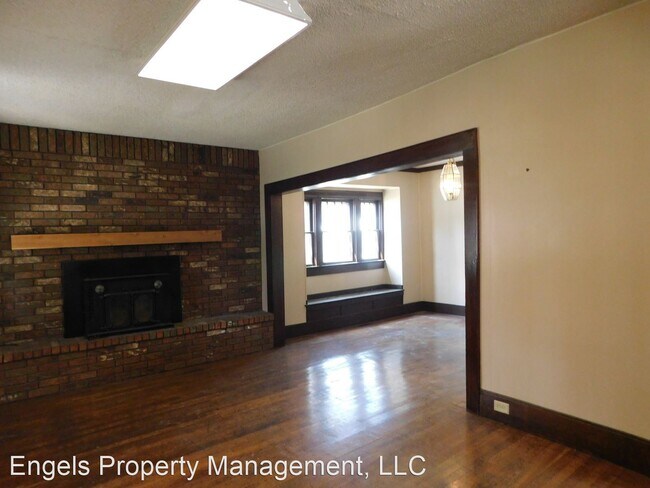 Building Photo - 3 br, 1.5 bath House - 824 W 2nd