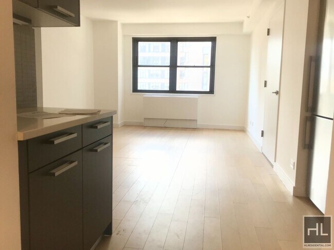 Building Photo - East 39th Street