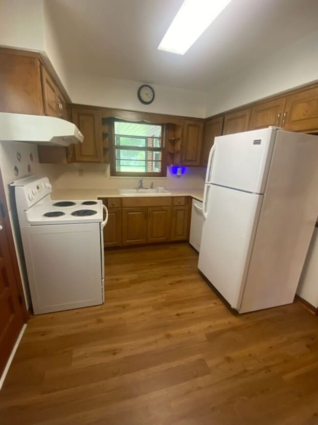 Building Photo - 4531 Gladys Dr