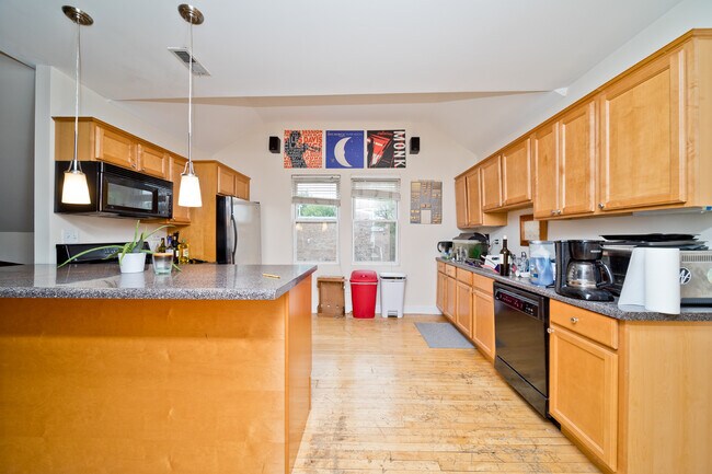 Foto del edificio - 3814 N Marshfield Ave