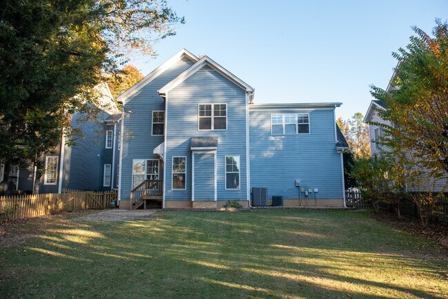 Foto del edificio - 16015 Kelly Park Cir