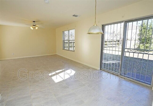 Building Photo - 5602 Lotus St