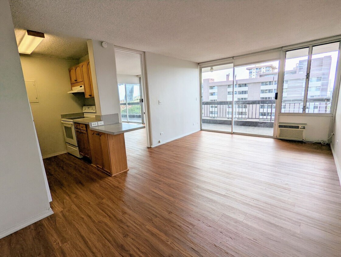 Foto principal - Partly Furnished 1-Bedroom 1-Bath with 1 p...