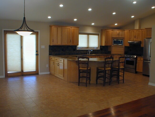 Building Photo - 314 Savannah Dr