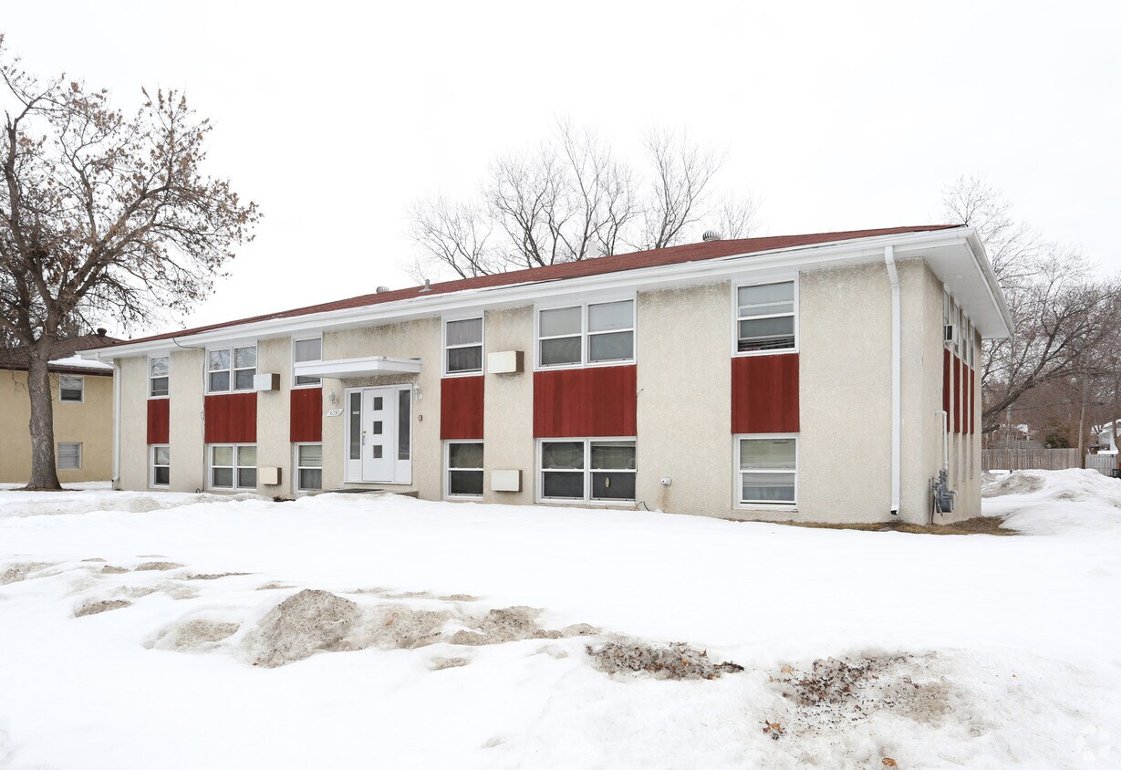 Primary Photo - 6393 Highway 65 NE