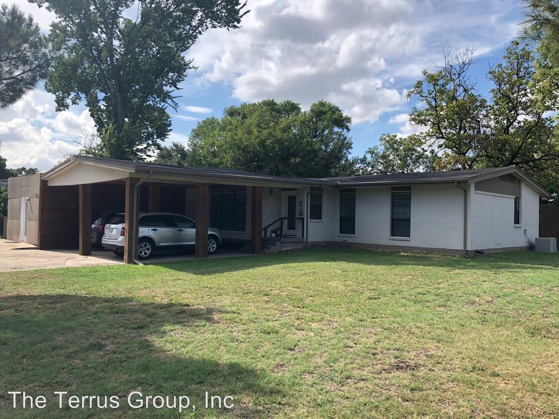 Building Photo - 2959 Seymour Dr