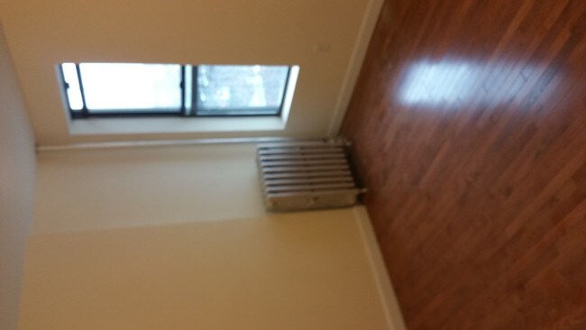 Building Photo - 325 52nd St