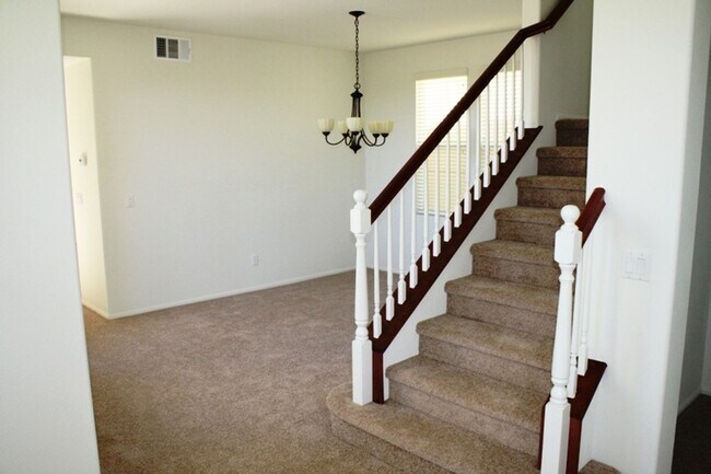 Building Photo - Wolf Creek/South Temecula - 4 Bedroom, 2.5 Bath Home