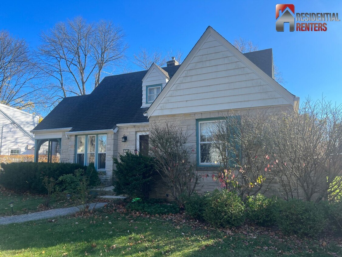 Primary Photo - 7470 N Lombardy Rd