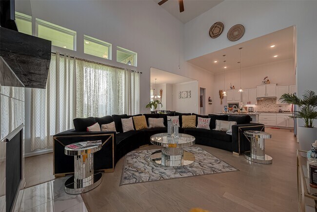 Foto del edificio - 9207 Secretariat Ln