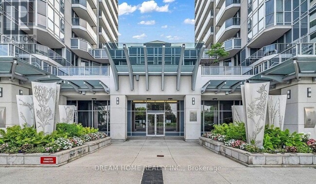 Building Photo - 5793 Yonge St