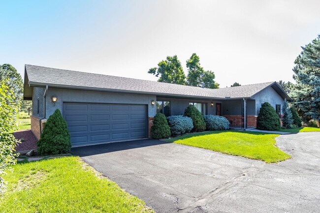 Foto del edificio - Ranch Style Home Located inside Kissing Camels!