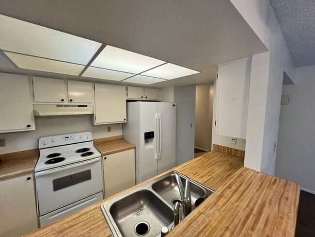 Foto del edificio - Updated Two Bedroom Sparks Condo in Gated Community