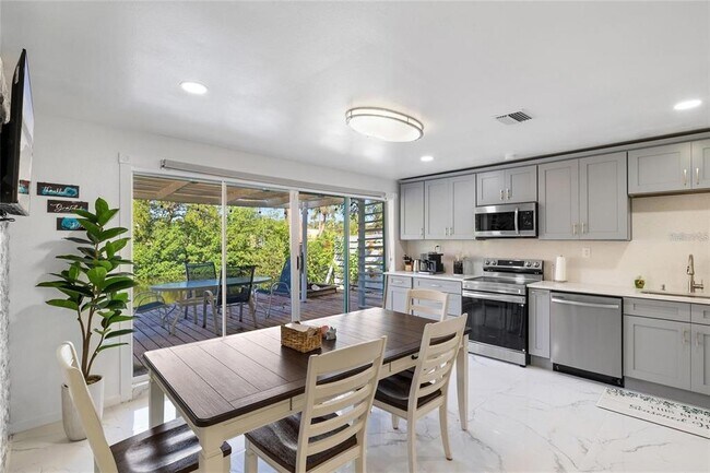 Foto del edificio - 8825 Oak St