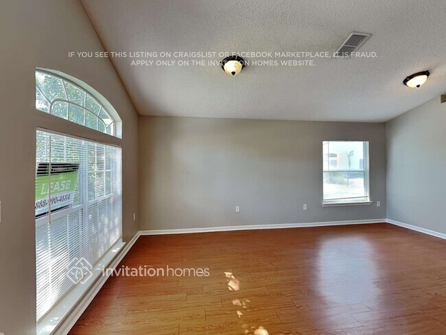Foto del edificio - 909 N Lilac Loop