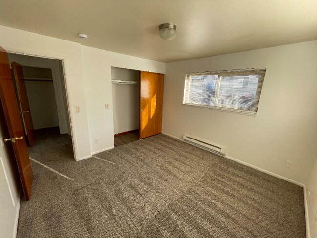 Building Photo - 3033 NE 140th St