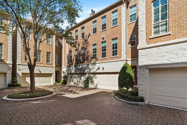 Foto del edificio - 2174 Briarglen Dr