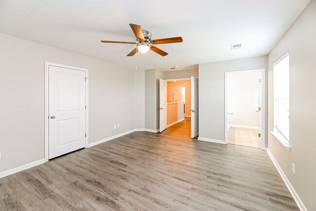 Building Photo - Wonderful 4 Bedroom with Great Location!